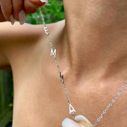 Náhrdelník s plochým iniciálem